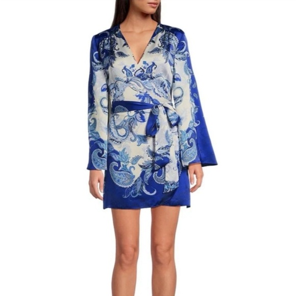 NWT Gianni Bini, Jenni Paisley Printed Satin V-Neck Blue and White Wrap Dress - Picture 2 of 7